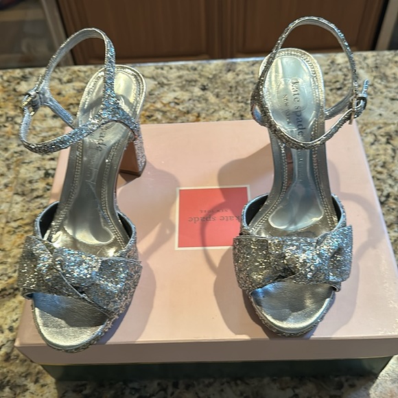 Kate spade platform heel. Size 9 includes Vivian Lou high heel inserts. - Picture 10 of 14